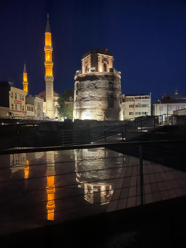 BAKAN ERSOY PAYLAŞTI! EDİRNE'NİN TARİHÎ SAAT KULESİ YENİDEN ZİYARETE AÇILDI